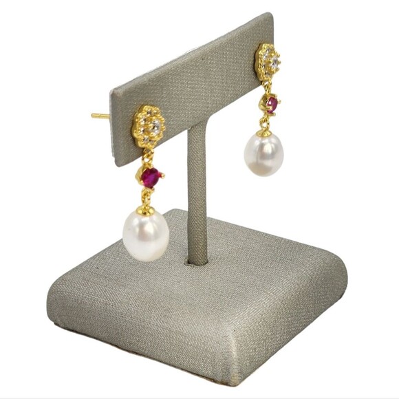 925S Red Gemstones‎ Stud Earrings With Cultured Freshwater Pearl and Zirconia - Picture 10 of 12